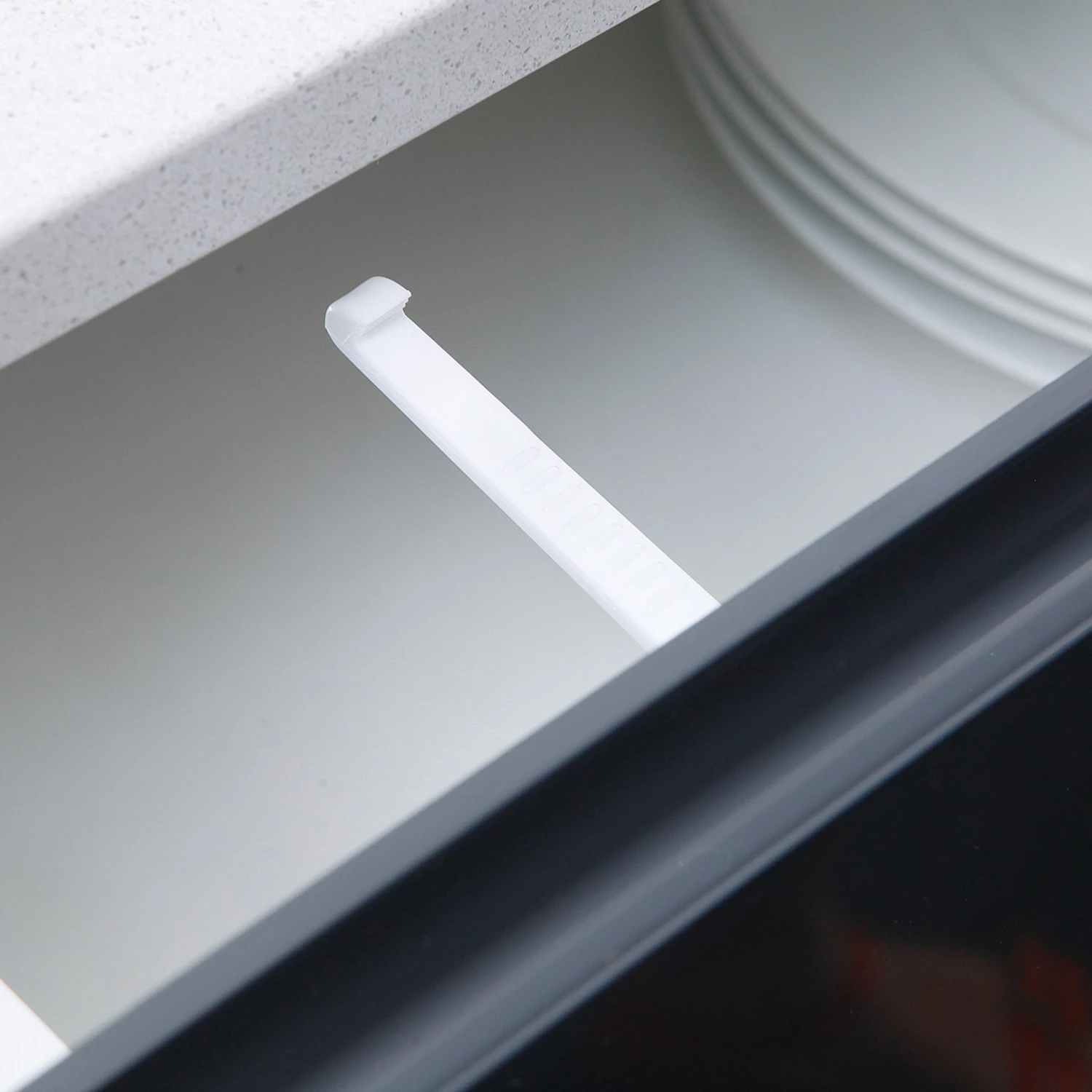 Dreambaby Child Safety White Cabinet Locks 12-Pack 4 Dreambaby Child Safety White Cabinet Locks 12-Pack - Image 4