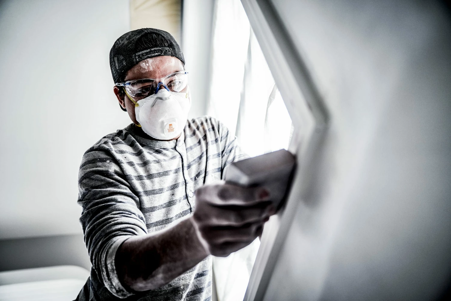 3M Respiratory Protection 15-Pack Disposable N95 Painting; Sanding and Fiberglass Valved Safety Mask 4 3M Respiratory Protection 15-Pack Disposable N95 Painting; Sanding and Fiberglass Valved Safety Mask - Image 4