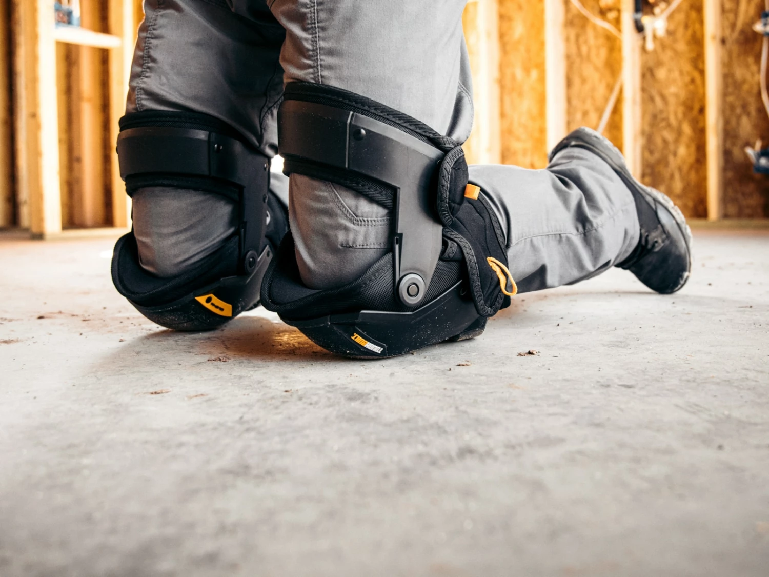 TOUGHBUILT GelFit Thigh Support Knee Pads 5 TOUGHBUILT GelFit Thigh Support Knee Pads - Image 5