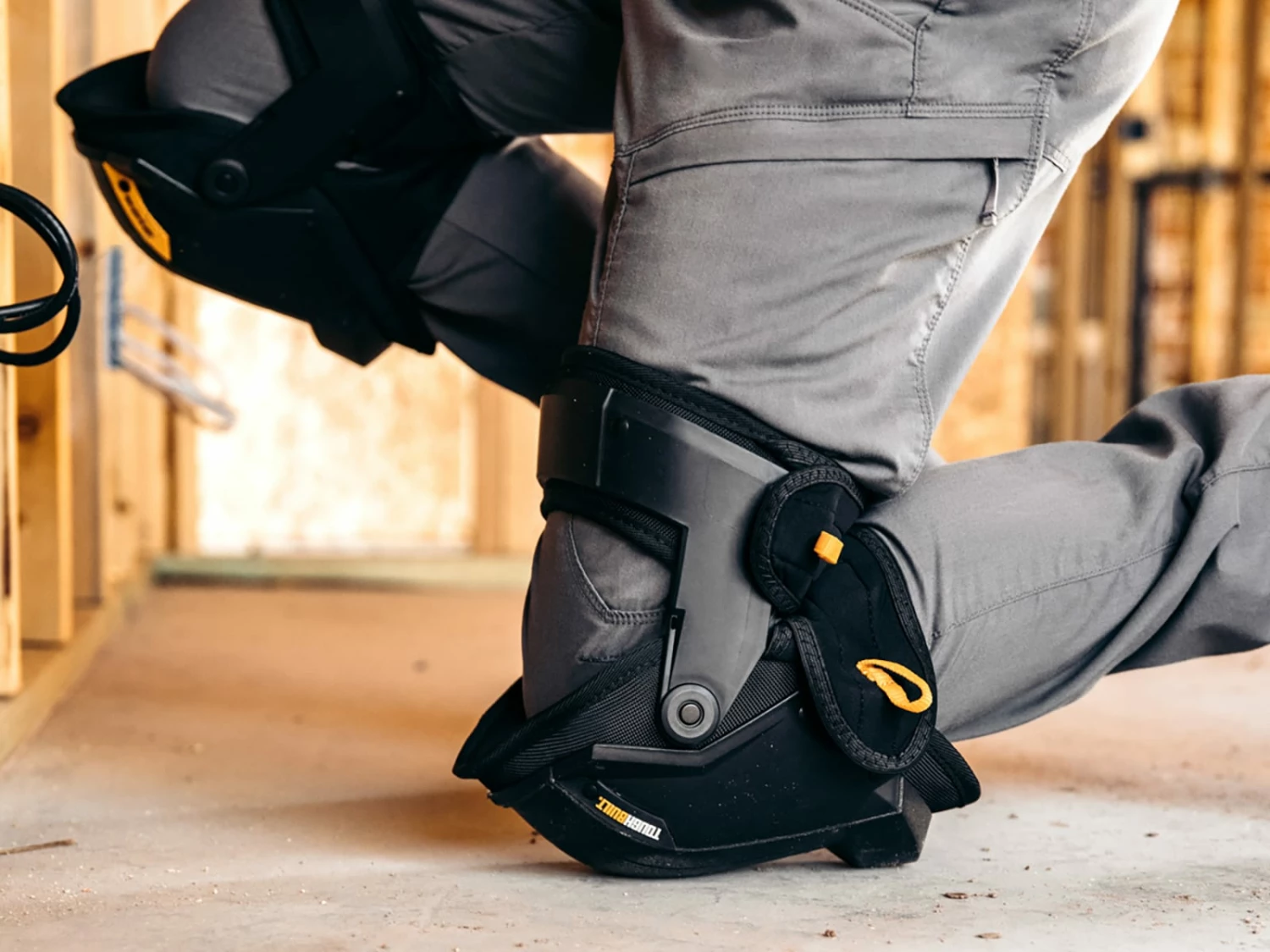 TOUGHBUILT GelFit Thigh Support Knee Pads 3 TOUGHBUILT GelFit Thigh Support Knee Pads - Image 3