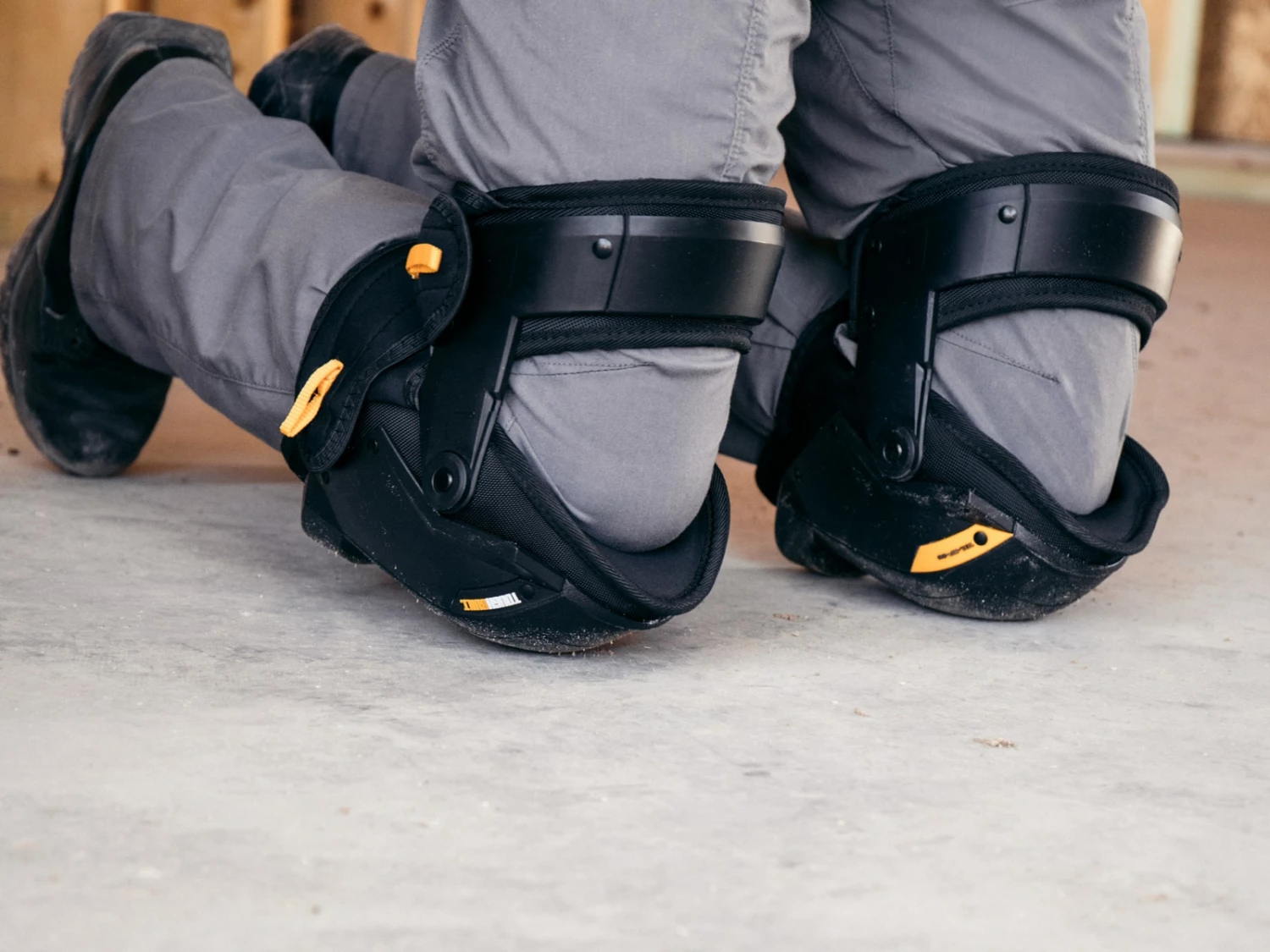 TOUGHBUILT GelFit Thigh Support Knee Pads 4 TOUGHBUILT GelFit Thigh Support Knee Pads - Image 4